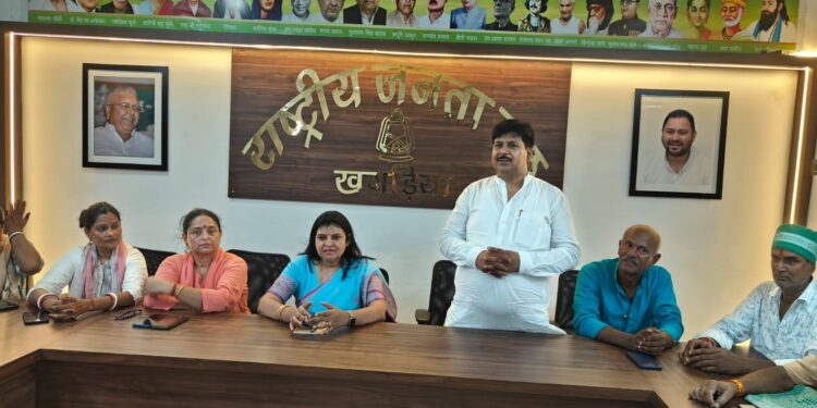 तेजस्वी के राष्ट्रीय कार्यकारी अध्यक्ष बनने के बाद पहली बार राजद का 30वां स्थापना दिवस, खगड़िया में शक्ति प्रदर्शन की तैयारी,बैठक में खूब गरजे डॉ. एज्या और जिलाध्यक्ष मनोहर यादव