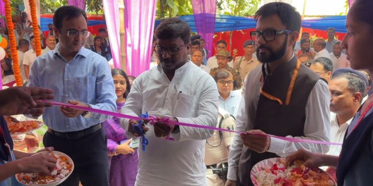 “मानसी के शिक्षा इतिहास में जुड़ा सुनहरा अध्याय: राजकीय डिग्री कॉलेज का हुआ शुभारंभ, विधायक बबलू मंडल बोले— चुनाव में किया वादा हुआ पूरा, विधानसभा में उठाई थी आवाज़, अब हजारों छात्र-छात्राओं को उच्च शिक्षा के लिए नहीं जाना पड़ेगा जिला मुख्यालय”