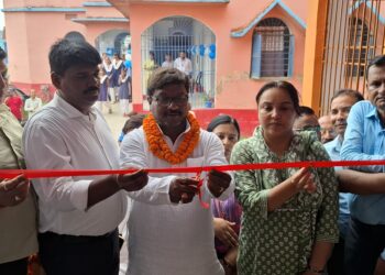 खगड़िया में शिक्षा क्रांति का आगाज़: सोनवर्षा रहीमपुर में मॉडल स्कूल का भव्य शुभारंभ, विधायक बबलू कुमार मंडल ने फीता काटकर किया उद्घाटन, बोले— आधुनिक और गुणवत्तापूर्ण शिक्षा से संवर रहा बिहार के बच्चों का भविष्य