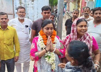 खगड़िया नगर परिषद के विकास अभियान को मिली नई उड़ान: पोस्ट ऑफिस रोड स्थित काली मंदिर गली में ₹21.88 लाख की लागत से पीसीसी सड़क एवं आरसीसी नाला निर्माण योजना का हुआ भव्य शिलान्यास, नगर सभापति अर्चना कुमारी ने कहा—हर वार्ड में बिना भेदभाव होगा विकास, वर्षों पुरानी जर्जर सड़क और जलजमाव की समस्या से मिलेगी स्थायी मुक्ति