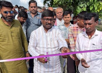 खगड़िया: वर्षों की परेशानी पर लगा विराम! विधायक बबलू कुमार मंडल ने अपने निजी कोष से बनवाया खोनमा धार पर पीपा पुल, किसानों, छात्र-छात्राओं और हजारों ग्रामीणों को मिली बड़ी राहत, अब स्थायी पुल निर्माण को लेकर भी तेज हुई पहल