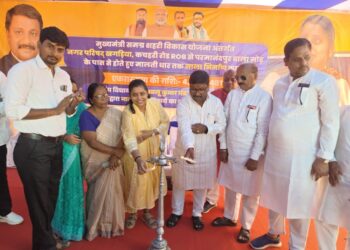 खगड़िया में विकास का ऐतिहासिक आगाज़: ₹4.50 करोड़ की मेगा ड्रेनेज परियोजना का शुभारंभ, सदर विधायक बबलू कुमार मंडल व नगर सभापति अर्चना कुमारी ने किया नारियल फोड़कर शिलान्यास, वर्षों पुराने जलजमाव से स्थायी राहत की जगी उम्मीद