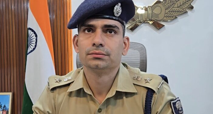 खगड़िया में अपराधियों पर पुलिस का बड़ा प्रहार! 24 घंटे में 23 गिरफ्तार, 139.74 लीटर शराब जब्त, 33 जमानती एवं गैर-जमानती वारंट/कुर्की-इश्तेहार का निष्पादन, 445 वाहनों की जांच—SP के निर्देश पर ताबड़तोड़ एक्शन!