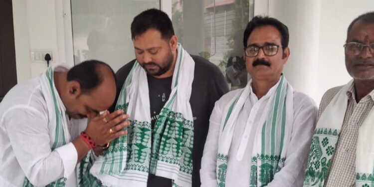 राजद सुप्रीमो लालू प्रसाद यादव व राष्ट्रीय कार्यकारी अध्यक्ष तेजस्वी यादव से मिले युवा राजद बिहार के प्रदेश महासचिव नीरज यादव, खगड़िया संगठन की मजबूती पर हुई अहम चर्चा