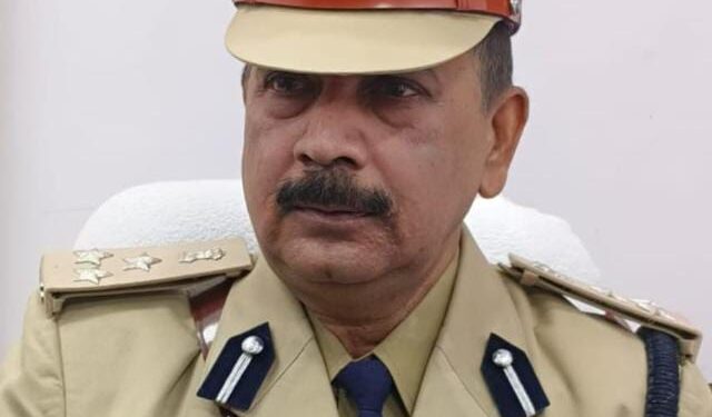तीन दशक की बेदाग और शानदार पुलिस सेवा को मिला केंद्र सरकार का बड़ा सम्मान! DIG राकेश कुमार सिन्हा को केंद्रीय गृह मंत्रालय ने प्रदान किया ‘सराहनीय सेवा पदक’, DSP से DIG तक के सफर में कानून-व्यवस्था, अपराध नियंत्रण, नक्सल चुनौती और निगरानी-अन्वेषण के मोर्चे पर निभाई अहम भूमिका, 32 प्रशस्ति-पत्र भी बने उत्कृष्ट सेवाकाल की पहचान
