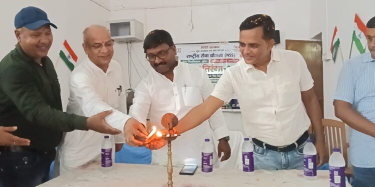 खगड़िया में तिरंगे की शान में सड़कों पर उतरीं महिला महाविद्यालय की सैकड़ों बेटियां, ‘भारत माता की जय’ और ‘वंदे मातरम्’ के नारों से गूंजा शहर; भव्य ‘हर घर तिरंगा’ यात्रा में राष्ट्रभक्ति के साथ स्वच्छता का संदेश, सदर विधायक बबलू कुमार मंडल ने किया कार्यक्रम का उद्घाटन