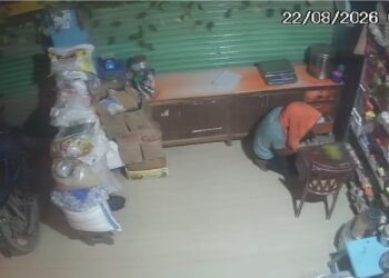 गोगरी में चोरों का कहर, एक ही रात दो जगह बड़ी वारदात से मचा हड़कंप: कृष्णा भंडार में ₹4.30 लाख की चोरी, बांस के सहारे दुकान में घुसे चोर और सरकारी CCTV के सामने सामान समेटकर हुए फरार; ब्राह्मण टोला से मोटर भी ले गए, रात्रि गश्ती पर फिर खड़े हुए बड़े सवाल—आखिर बेखौफ चोरों को किसका डर?