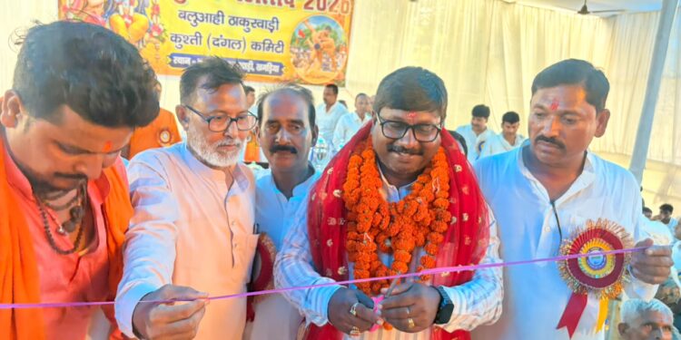 खगड़िया के बलुआही ठाकुरबाड़ी में झूलनोत्सव पर गूंजा दंगल का बिगुल, सदर विधायक बबलू मंडल ने किया चार दिवसीय अंतर्राज्यीय कुश्ती प्रतियोगिता का भव्य उद्घाटन; 14 लाख के स्टील शेड से गरीब परिवारों को बड़ी राहत, अब शादी-श्राद्ध में वाटरप्रूफ पंडाल के खर्च से मिलेगी मुक्ति—स्थायी अखाड़े और पहलवानों के लिए रोजाना 40 किलो दूध की व्यवस्था भी बनी चर्चा का केंद्र