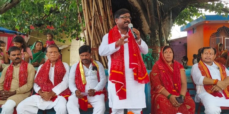 चैधा बन्नी में 24 घंटे तक गूंजेगा राम नाम का जयघोष, सदर विधायक बबलू मंडल ने फीता काटकर किया भव्य रामधुन महायज्ञ का उद्घाटन; उमड़ी श्रद्धालुओं की भारी भीड़, भक्तिमय हुआ पूरा इलाका, बोले—रामधुन से शुद्ध होता है सामाजिक वातावरण और नकारात्मक शक्तियों का होता है क्षरण