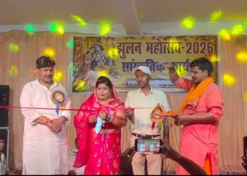 खगड़िया के बलुआही ठाकुरबाड़ी में 200 साल पुरानी झूलन परंपरा का भव्य आगाज, मनोहर यादव और सीता कुमारी ने संयुक्त रूप से किया सांस्कृतिक कार्यक्रम का उद्घाटन; 24 से 28 अगस्त तक भक्ति, संस्कृति और रोमांच का महासंगम—राधा-कृष्ण की भव्य झांकी, विशेष पूजा-अर्चना, भोग-प्रसाद और सांस्कृतिक कार्यक्रमों से जगमगाएगा ठाकुरबाड़ी, वहीं मध्य प्रदेश, हरियाणा, दिल्ली, उत्तर प्रदेश, वाराणसी, नेपाल समेत कई राज्यों के पहलवानों के अंतरराज्यीय दंगल से गूंजेगा बलुआही का अखाड़ा