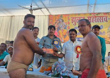 बलुआही ठाकुरबाड़ी में छिड़ा पहलवानों का महासंग्राम, 80 से ज्यादा मुकाबलों में गूंजी अखाड़े की हुंकार—नेपाल से राजस्थान तक के पहलवानों ने दिखाया दमखम, निवर्तमान राजद जिलाध्यक्ष मनोहर कुमार यादव ने विजेता-उपविजेता पहलवानों को किया सम्मानित