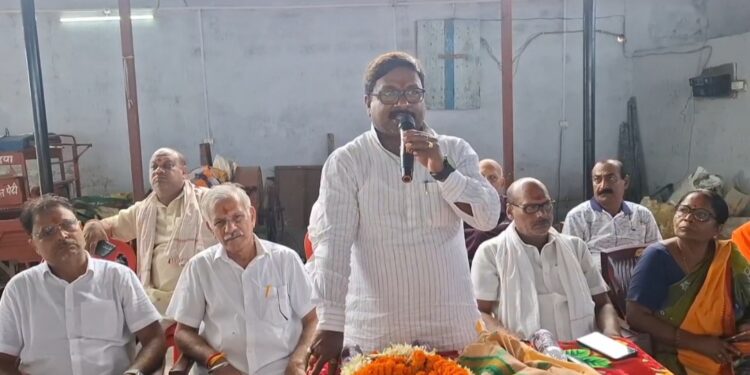 गोशाला परिसर को मिली 14 लाख 99 हजार की बड़ी सौगात, बनेगा आधुनिक छतदार चबूतरा; सदर विधायक बबलू कुमार मंडल ने किया शिलान्यास, बोले— “राजनीति नहीं, खगड़िया का समग्र विकास ही मेरा संकल्प… शहर से गांव तक बदलेगी विकास की तस्वीर!”